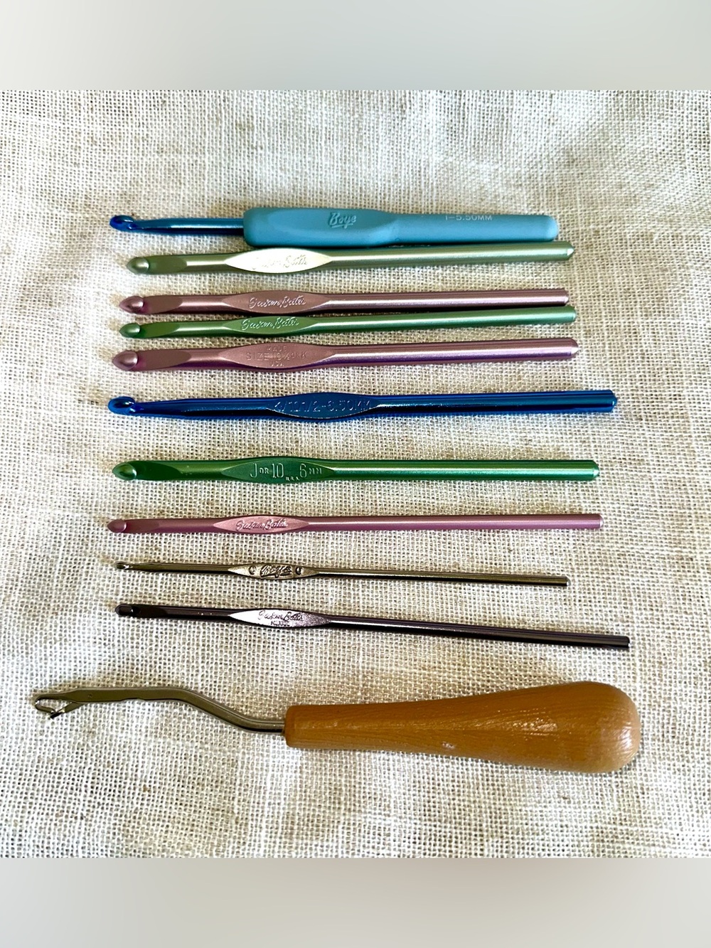 Vintage Susan Bates Boye Aluminum Crochet Hooks Craft Lot